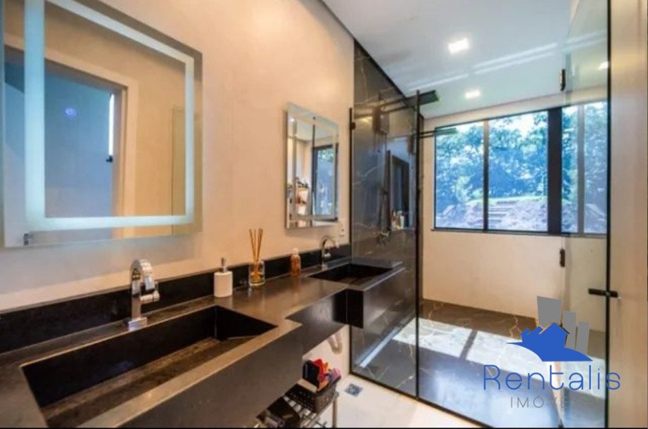 MARAVILHOSA CASA COM HABITE-SE NO AMOBB-11