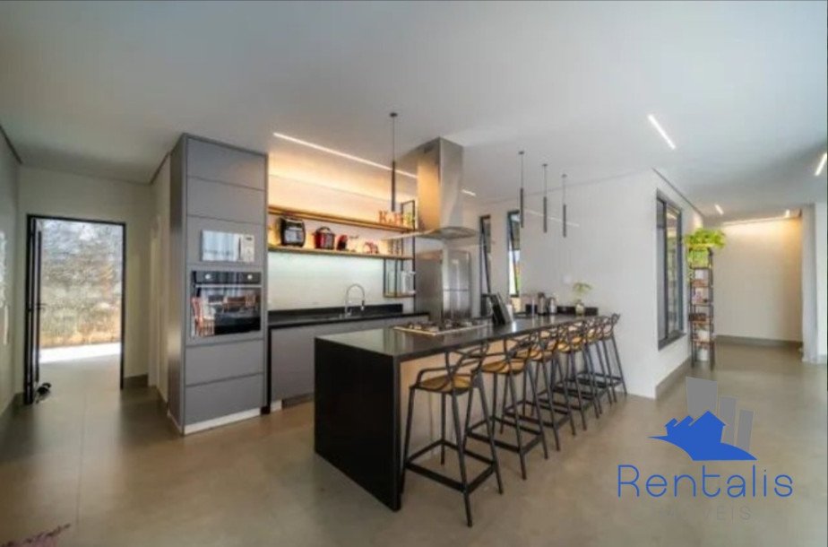 MARAVILHOSA CASA COM HABITE-SE NO AMOBB-2